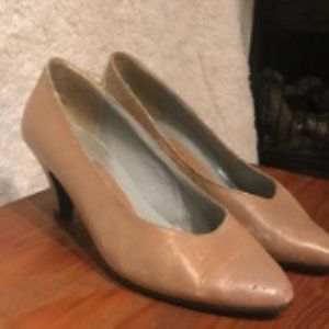 Tan innocence pumps size 5.5